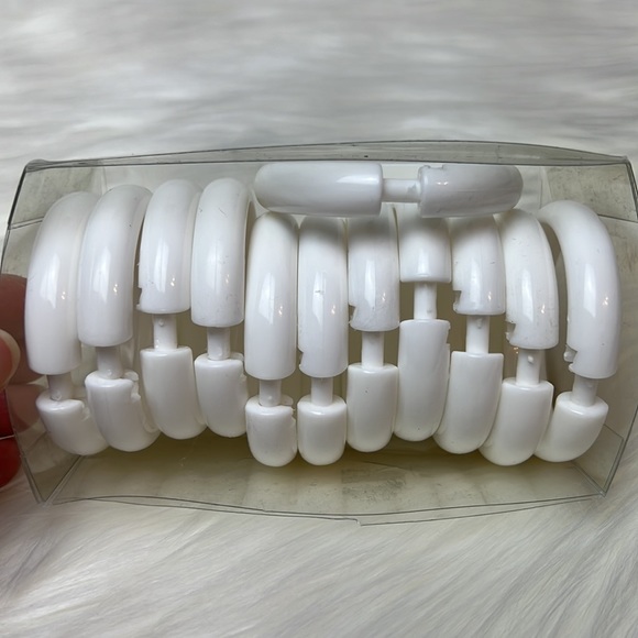 Snap and Lock White Plastic Shower Curtain Rings/Hooks set of (12) - Picture 2 of 6